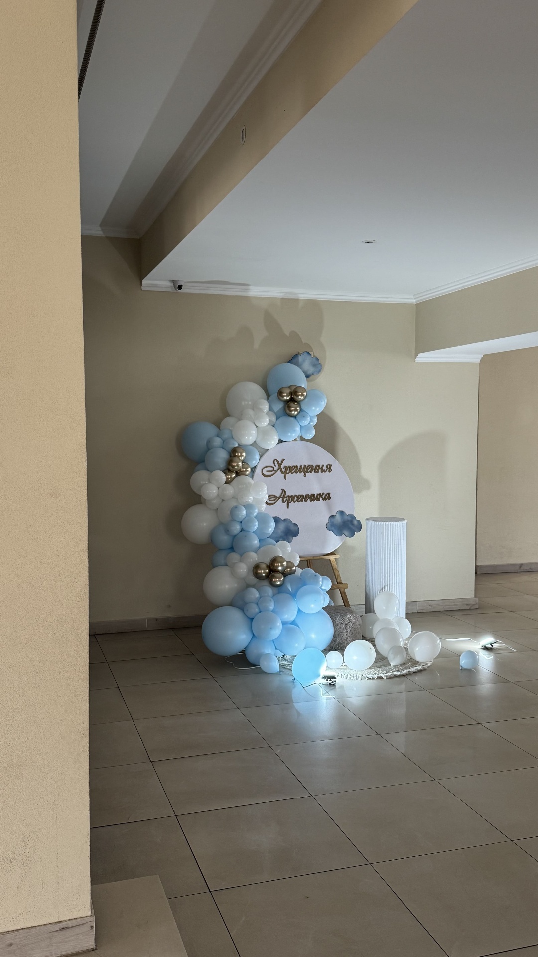Святкове оформлення зали Lovelia кулями для хрестин