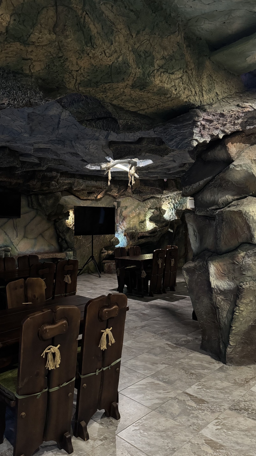 Камінний зал Lovelia з мультимедіа