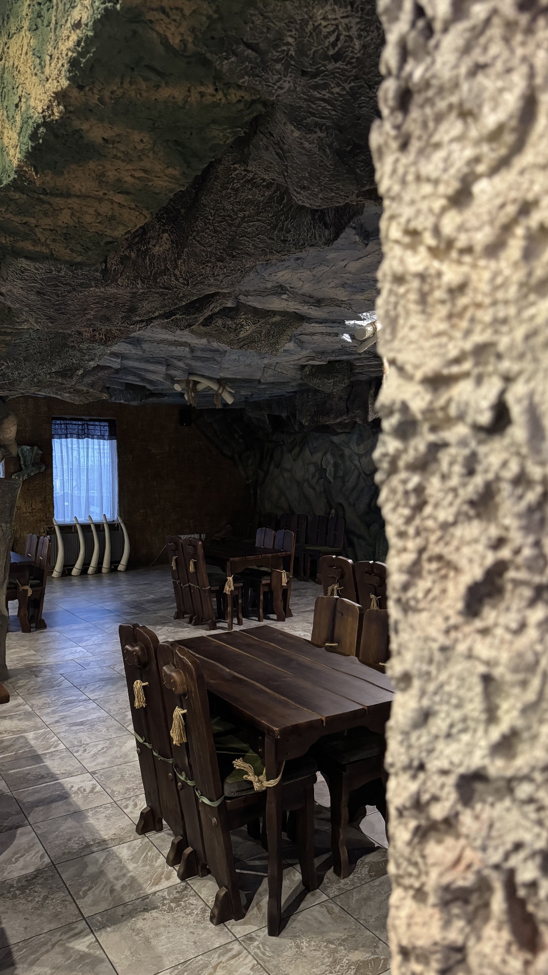 Інтерʼєр з вікном Lovelia