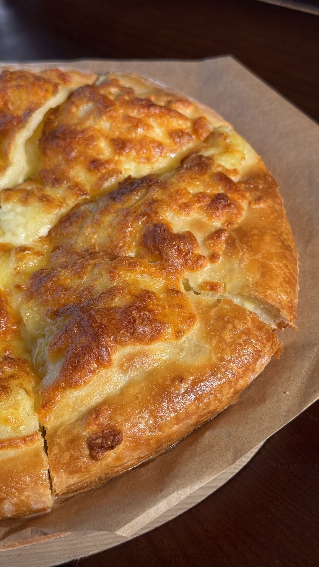 Хачапурі з сиром у ресторані Lovelia