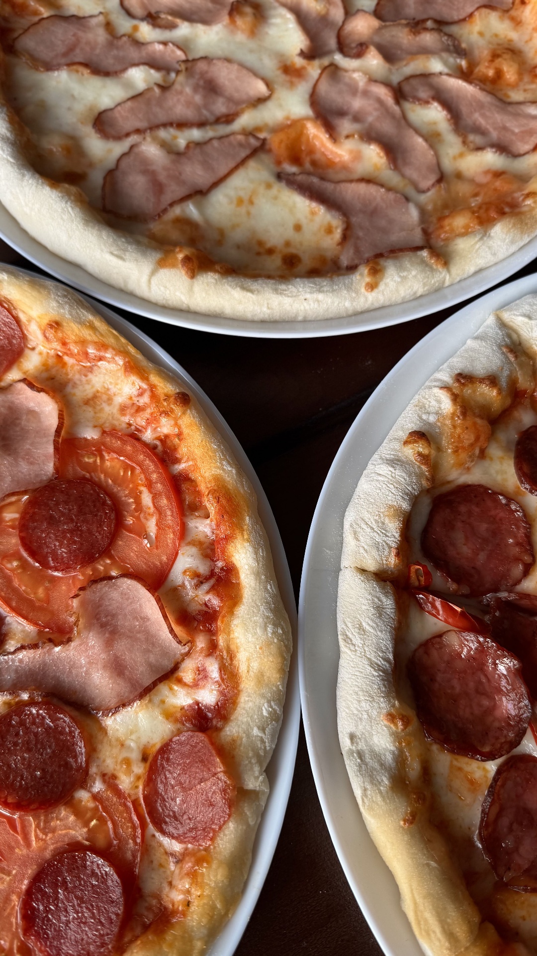 Італійська піца у ресторані Lovelia